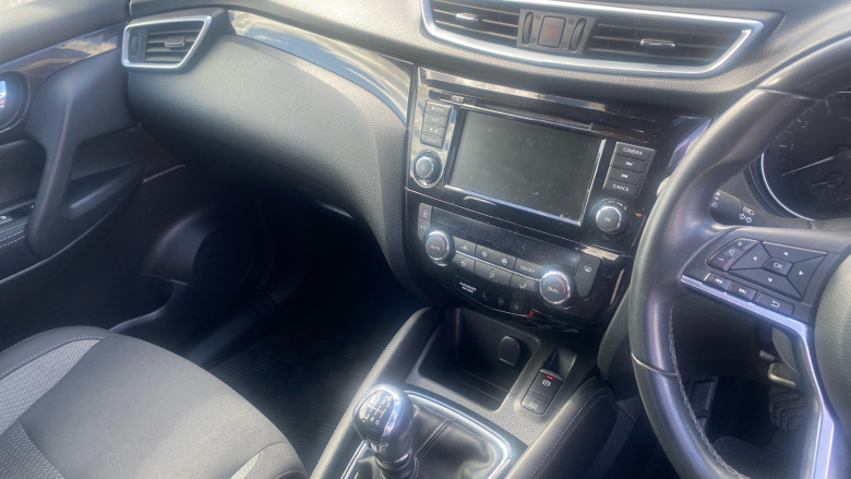 Nissan Qashqai 1.3 DiG-T Acenta Premium 5dr Petrol Hatchback